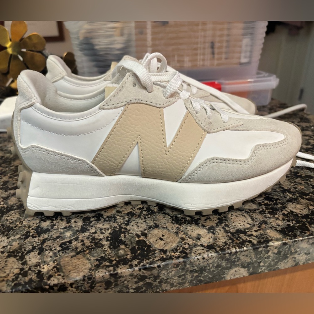 New Balance 327 sneakers (women or unisex)